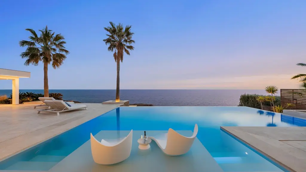Infinity pool overlooking the Mediterranean
