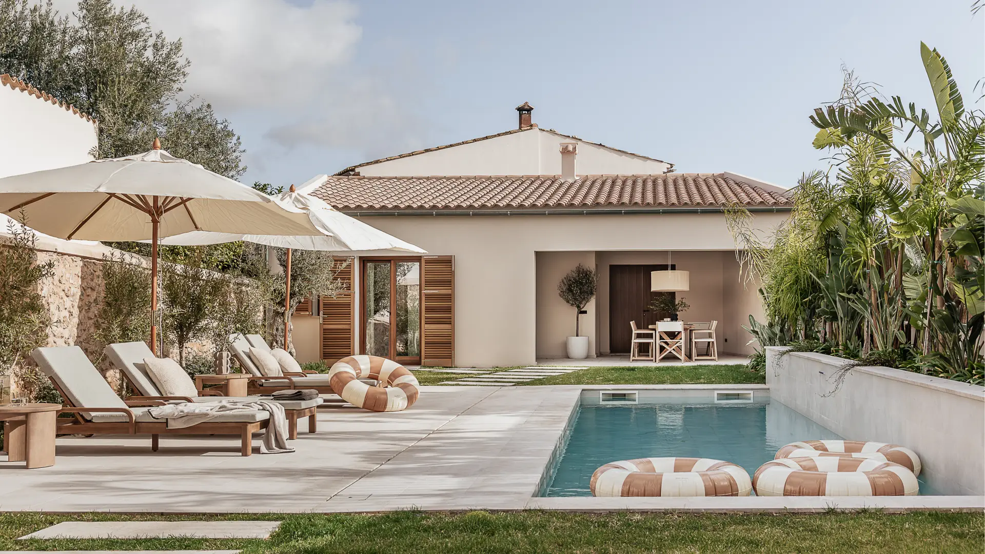 Beautifully restored townhouse with pool and Mediterranean garden in Lloseta, Central Mallorca &mdash; exclusive property represented by Isabella Janoschka