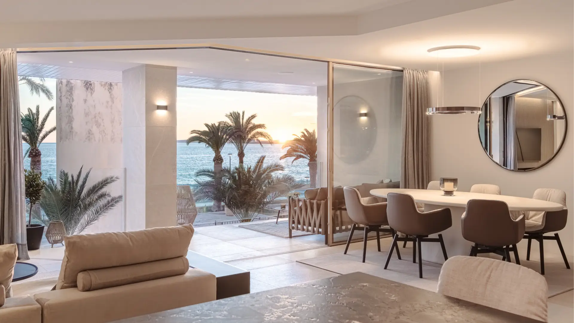 Luxury first sea-line apartment in Portixol, Palma with sunset terrace and palm tree views &mdash; exclusive property represented by Isabella Janoschka