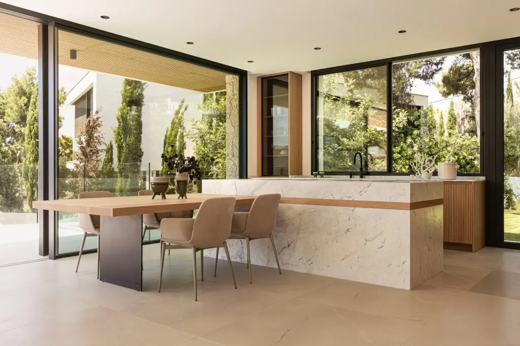 Kitchen with garden views at the Old Bendinat villa