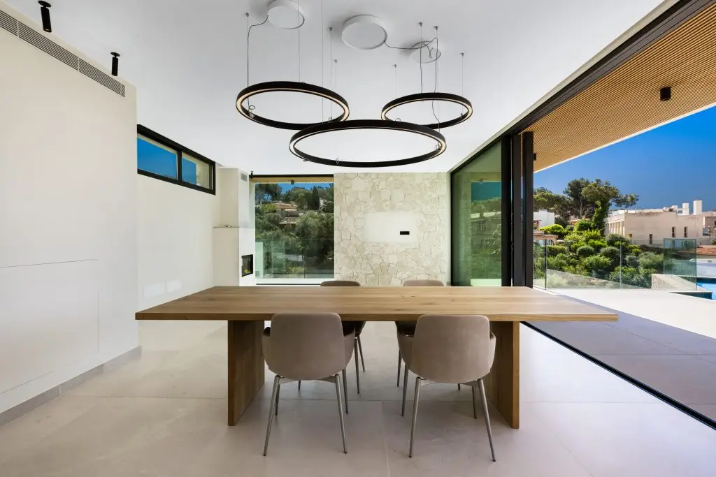 Dining area opening onto the terrace at the Old Bendinat villa